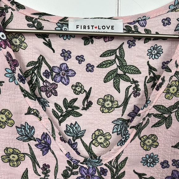 First Love Womens Top S Lilac Blue Floral Print Flutter Sleeves Pullover Pretty - Picture 2 of 9